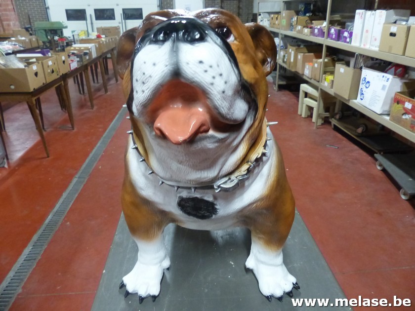 Hond in kunststof "Buldog"