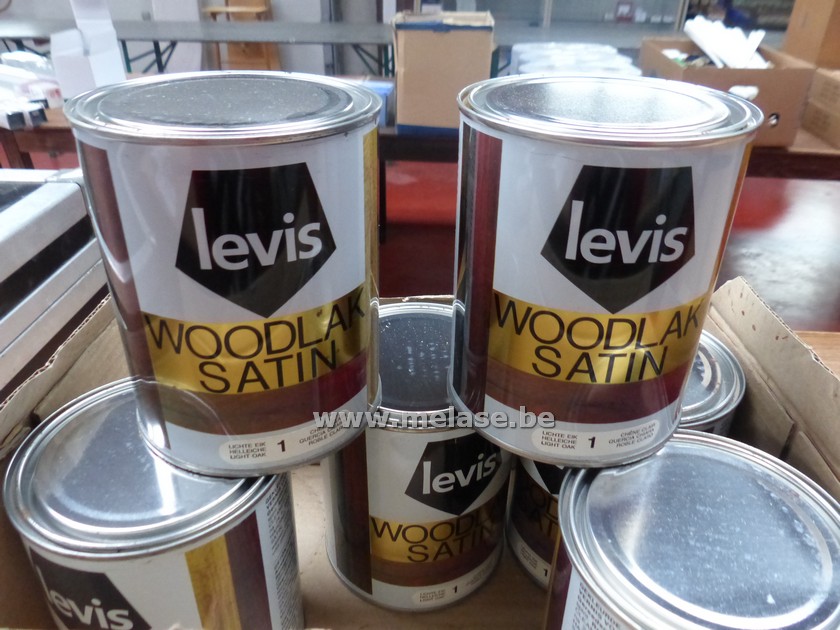 Wood lak "Levis"