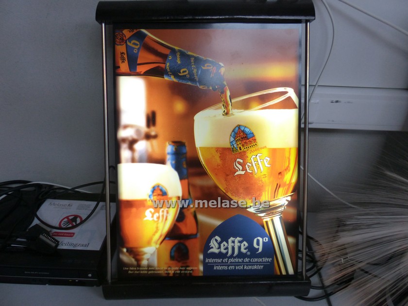 Verlicht reklamebord "Leffe"