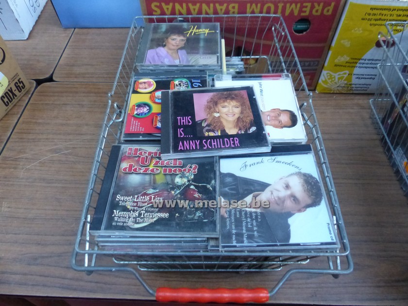 Winkelmand met CD's