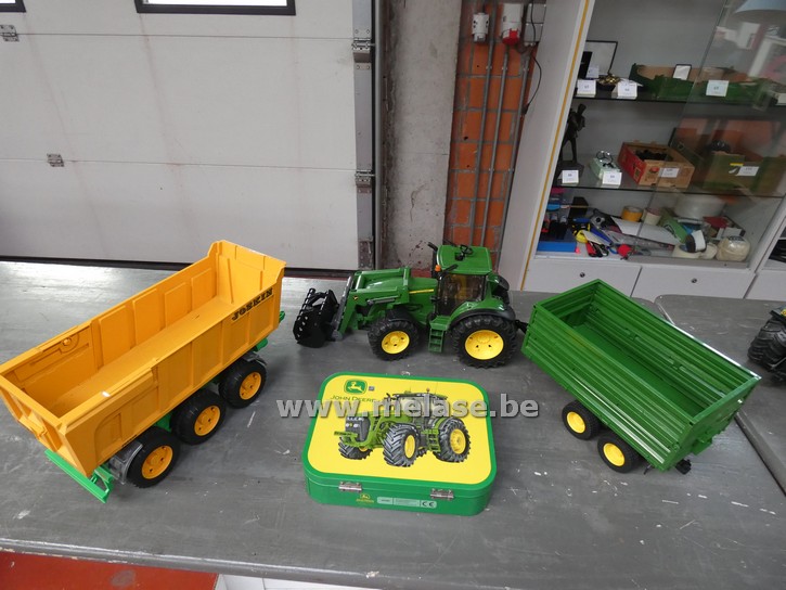 Traktor  "John Deere - Bruder"