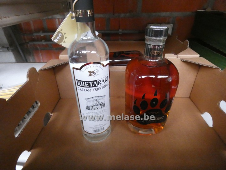 Fles "Kreta Raki"+ fles "Orange Likeur"