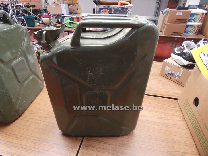 Jerrycan "groen - metaal"