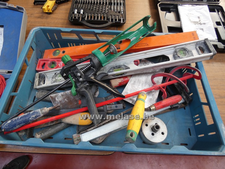 Bak met klein gereedschap