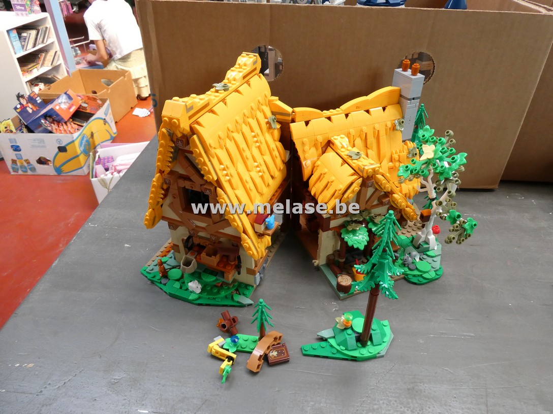 LEGO Disney "Huisje van Sneeuwwitje en de 7 dwergen"