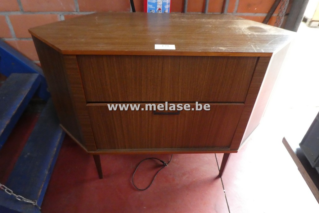 Vintage radiomeubel met platenspeler "Philips"