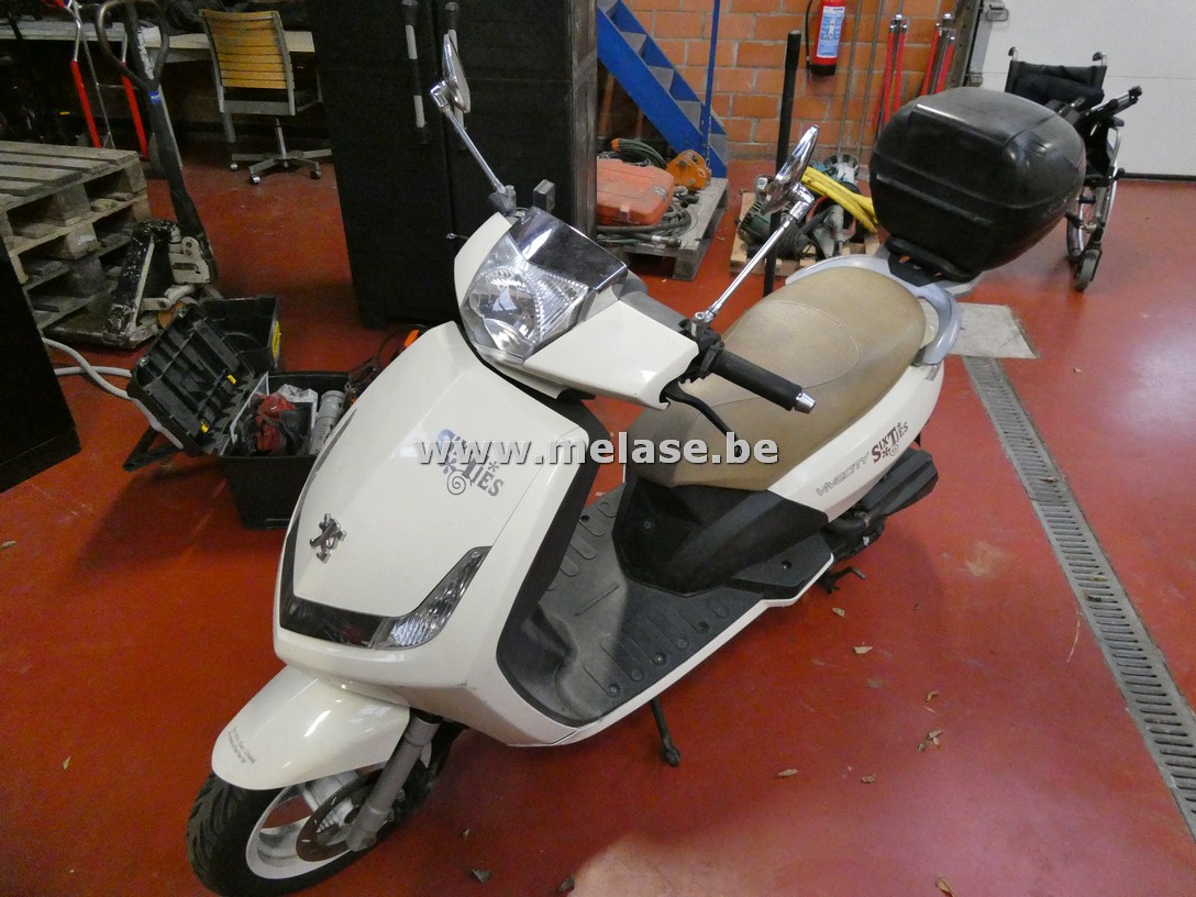 Scooter "Peugeot Vivacity"