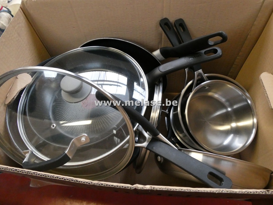 Doos potten en pannen
