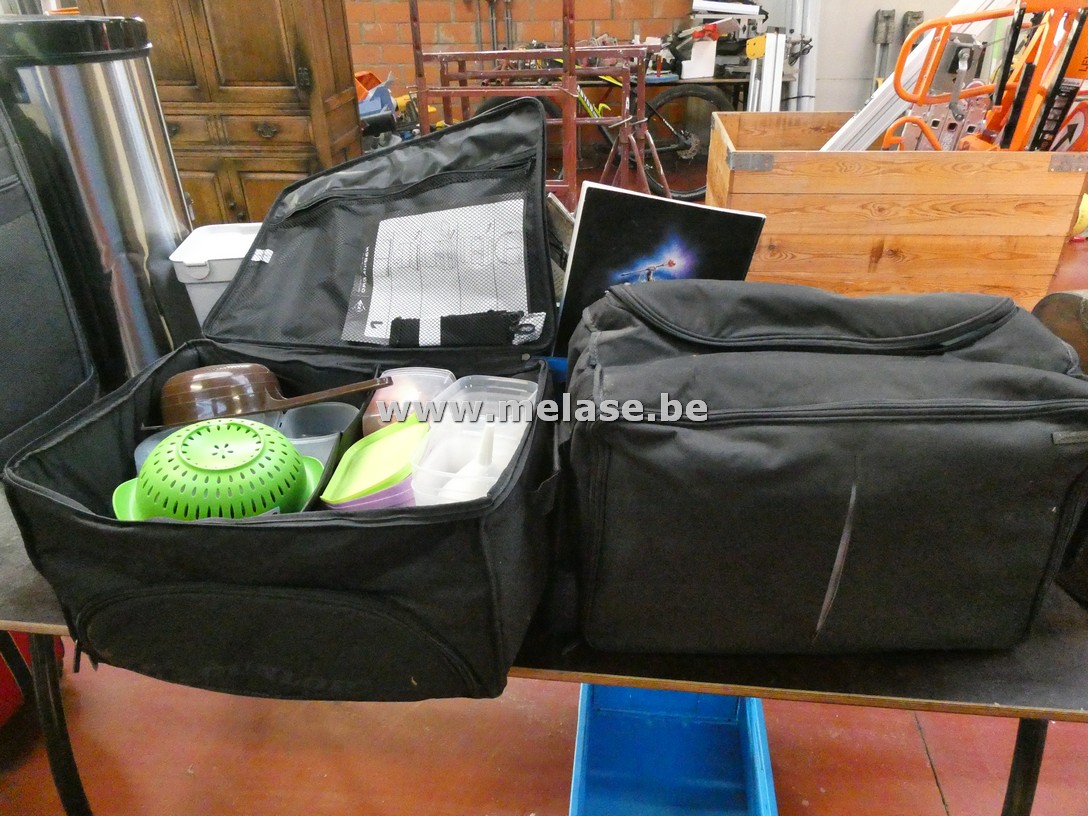 2 grote draagtassen "Dunlop" + inhoud