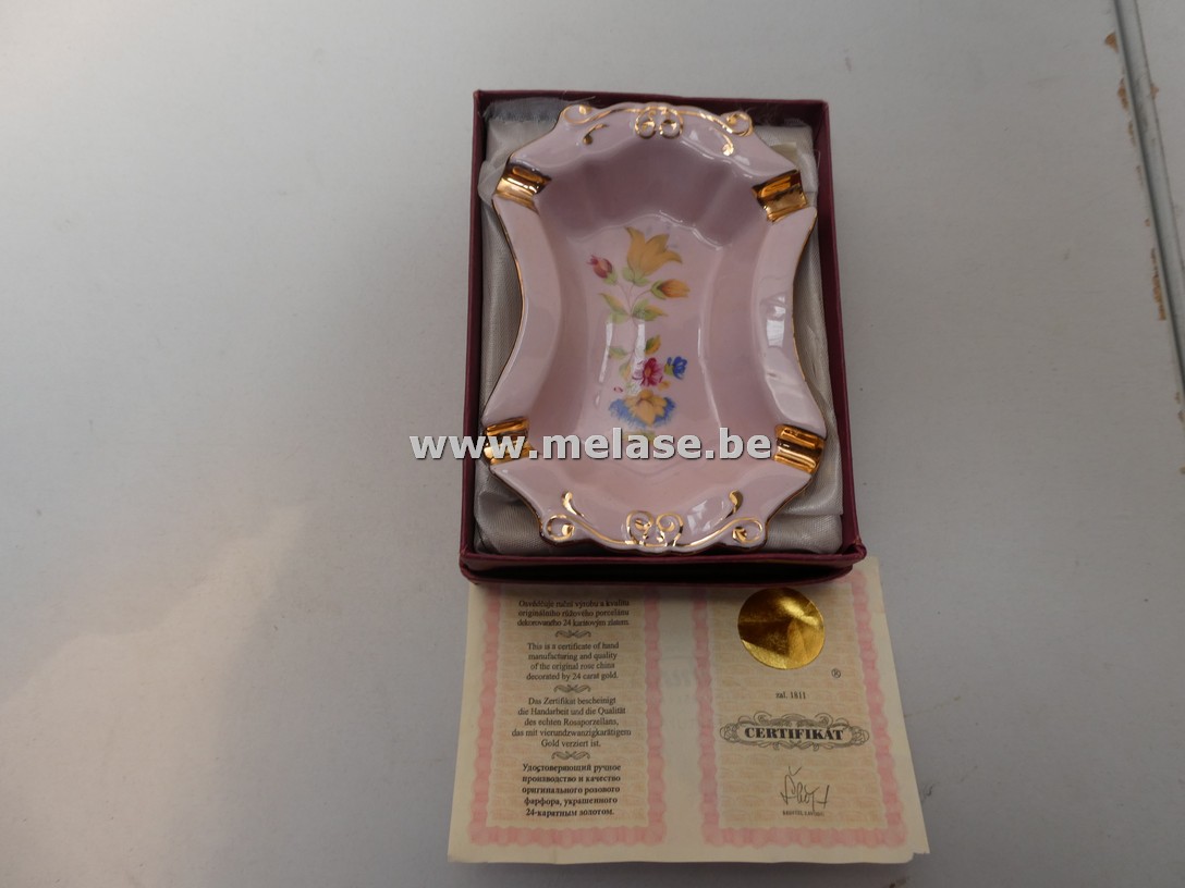 Vintage Porseleinen asbak met roze glazuur en "gouden" details