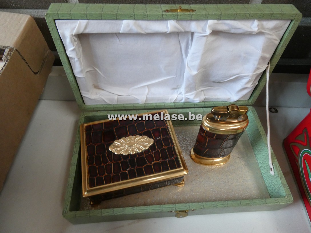 Vintage sigaretten set "met krokodillenlederpatroon"