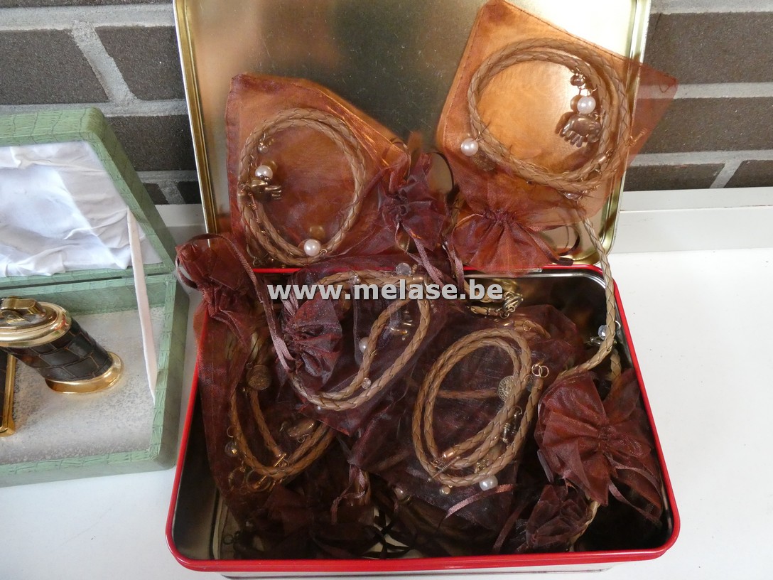 Halskettingen "lederlook"