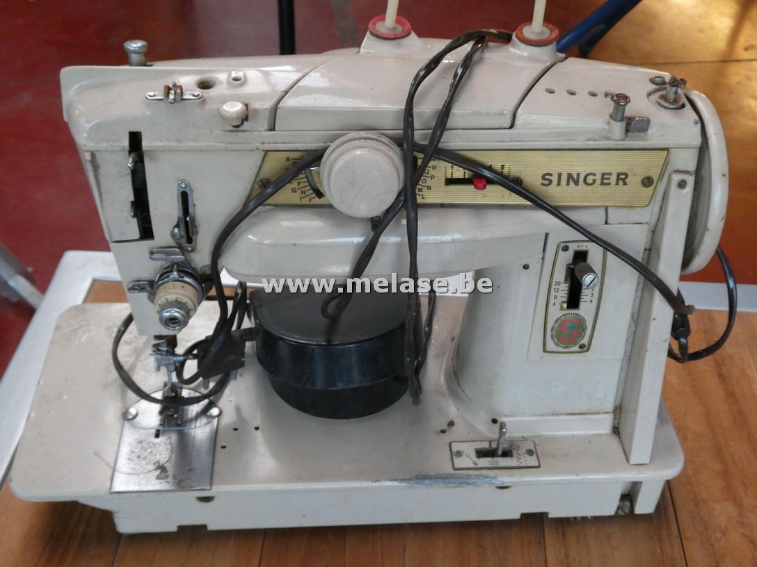 Oudtijdse naaimachine "Singer"