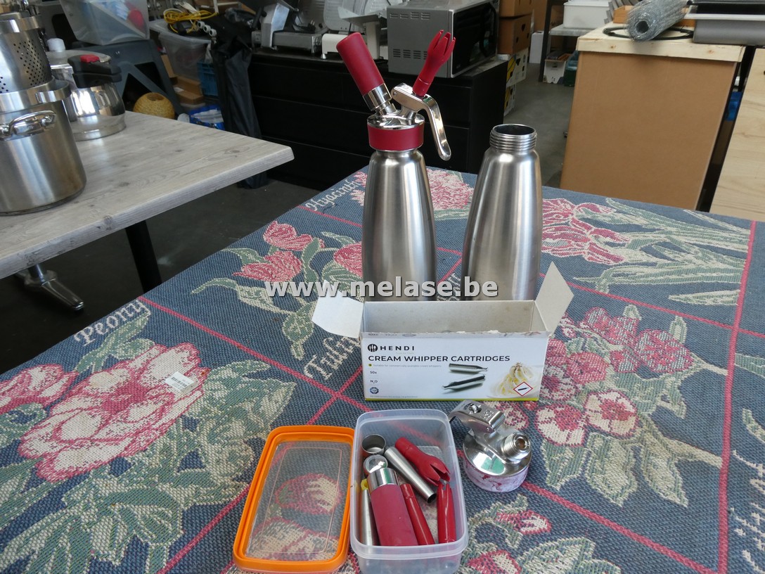 Slagroomspuiten + toebehoren
