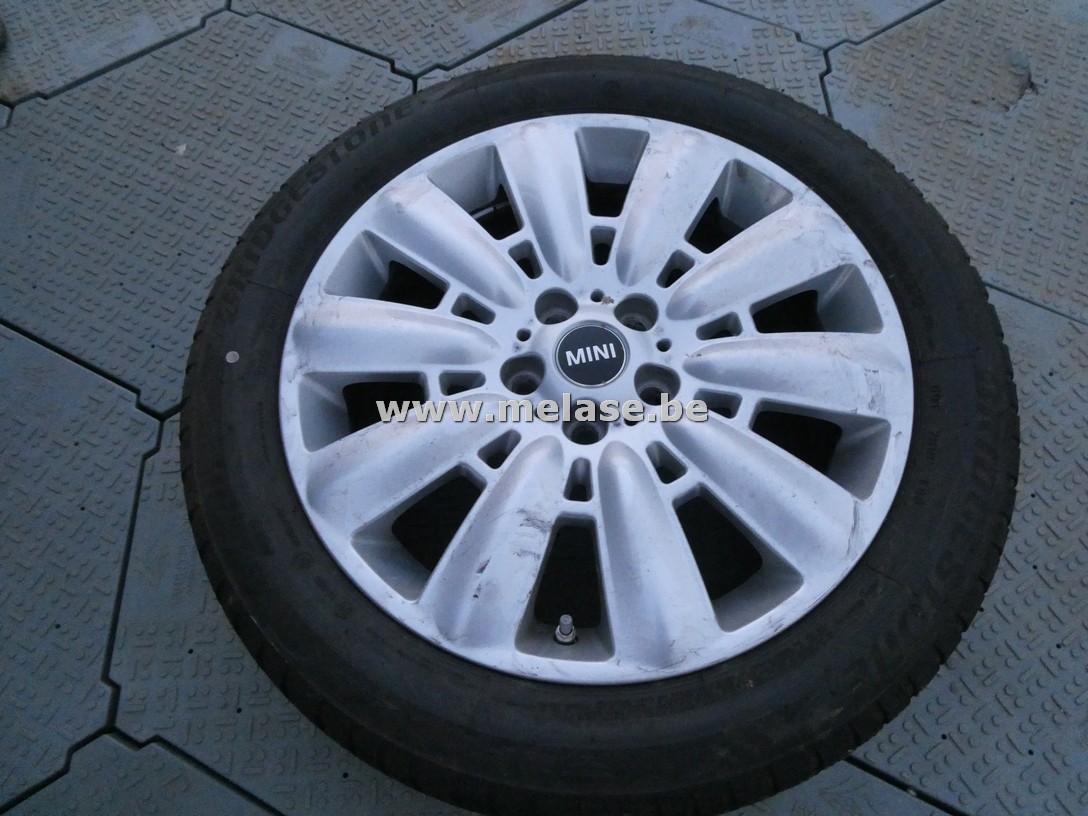 Autobanden op velg "Bridgestone - Mini"
