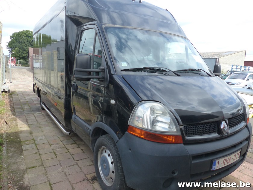 Renault Master 2.5 DCi - 1ste inschrijving: 18/01/06 - chassis: VF1EDCMKH34645561 - afgelezen tellerstand: 133.673 km - 1 sleutel - 1 deel inschrijvingsbewijs aanwezig - géén gelijkvormigheidsattest