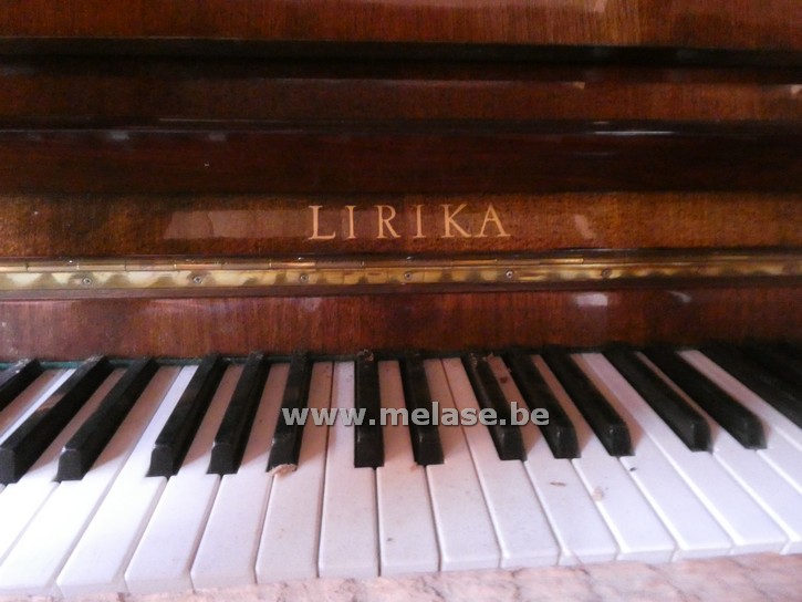 Piano "Lirika"