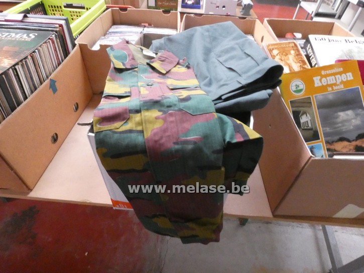 Doos "leger" kleding