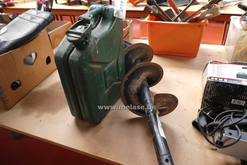 Grondboor + metalen jerrycan