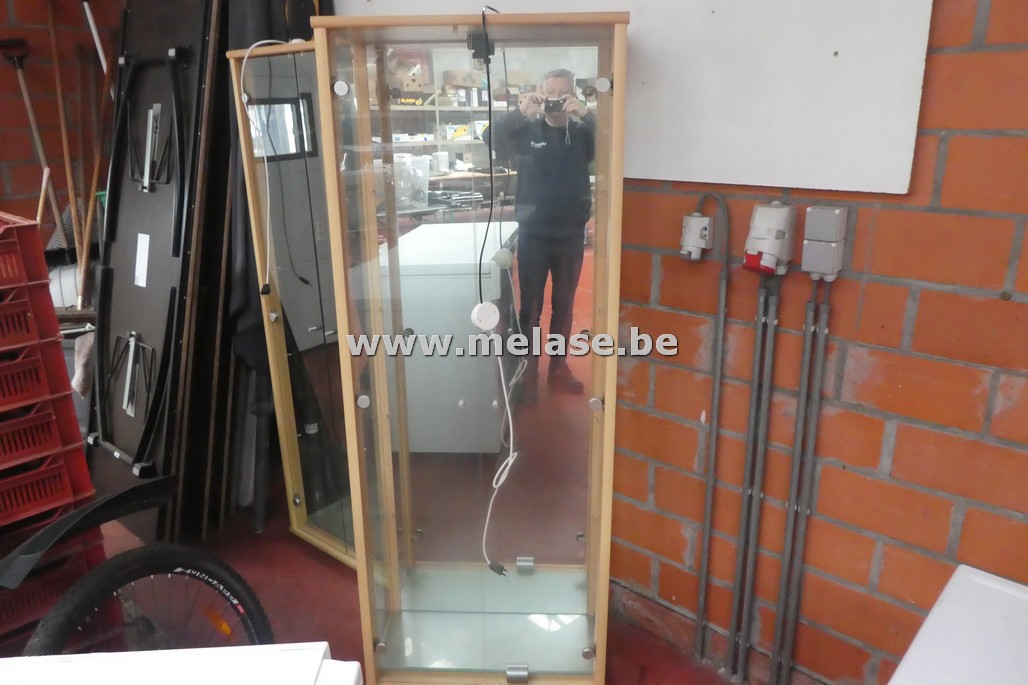 Vitrinekast met verlichting