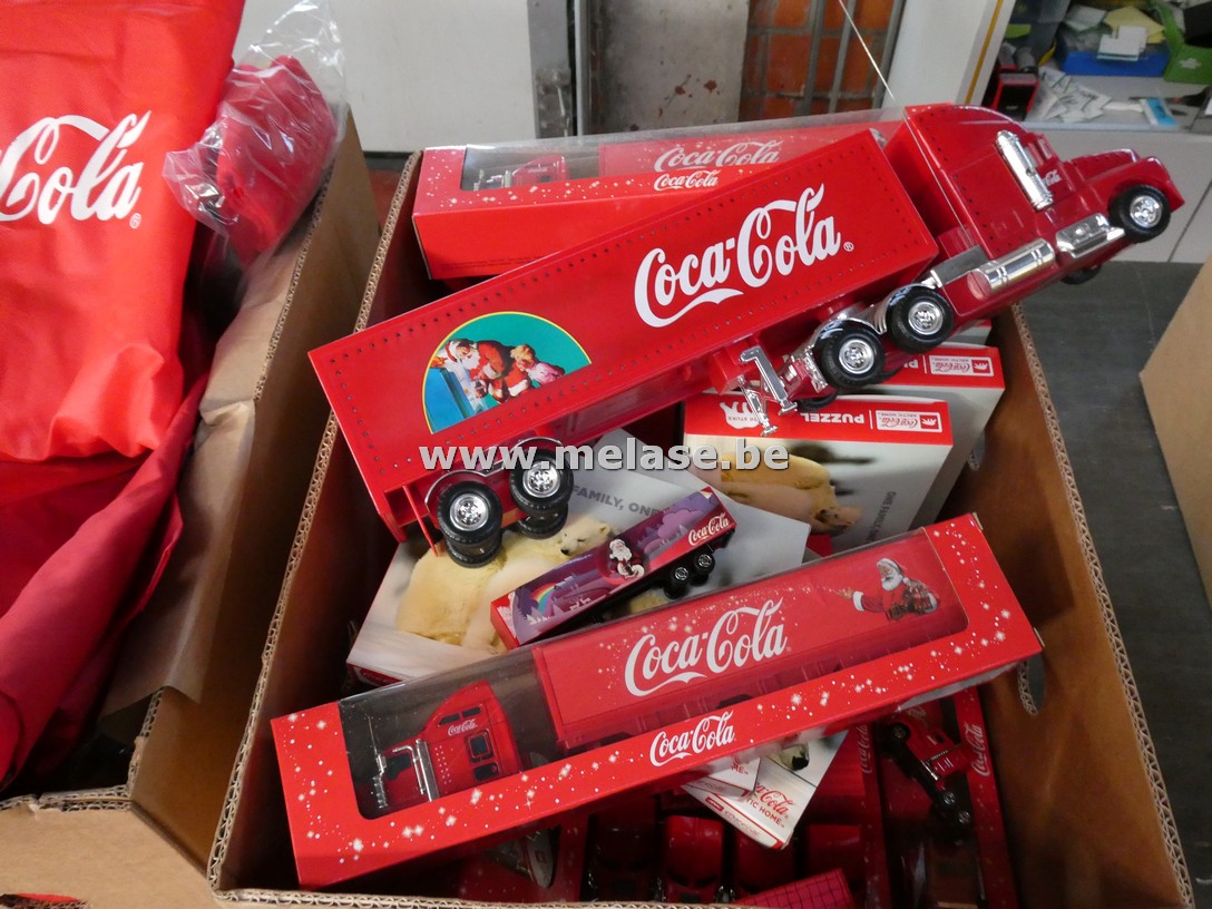 Doos diverse Coca-Cola gadgets