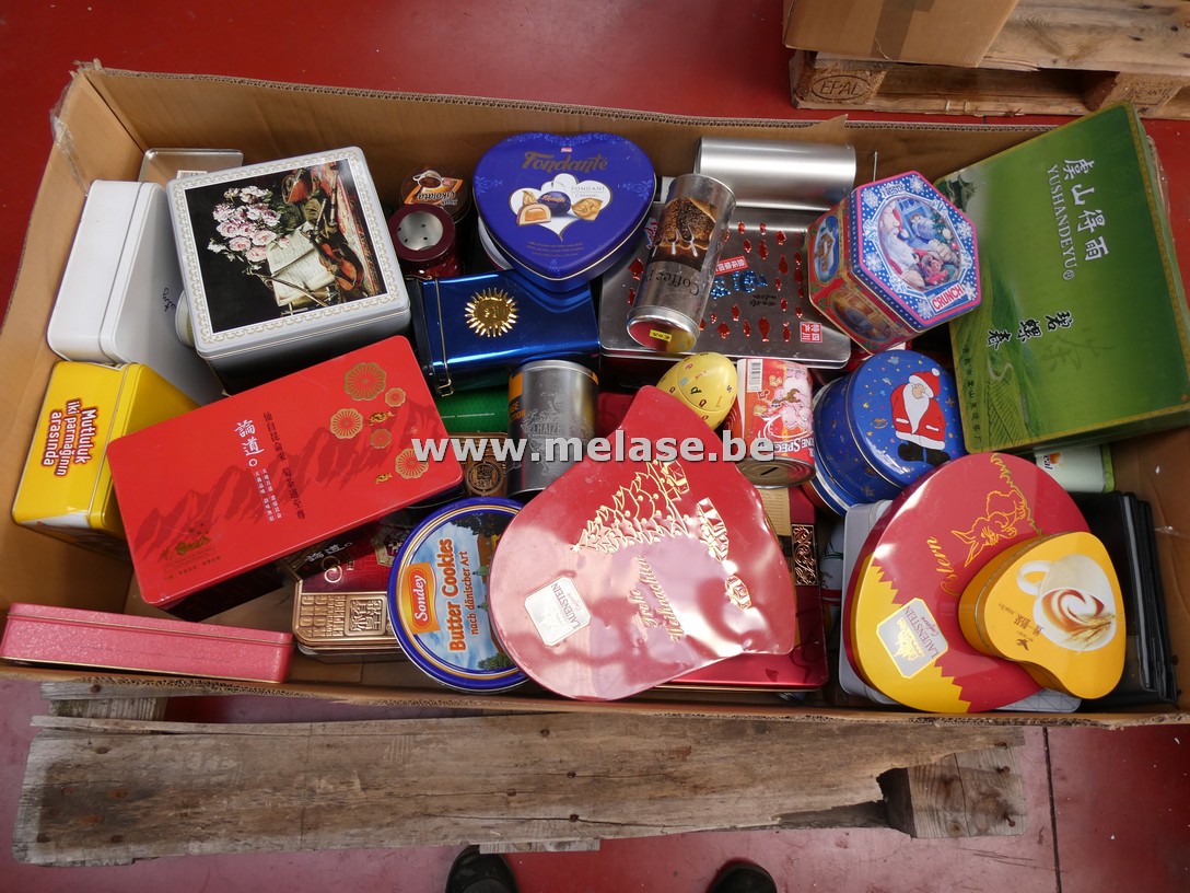 Doos diverse blikken dozen