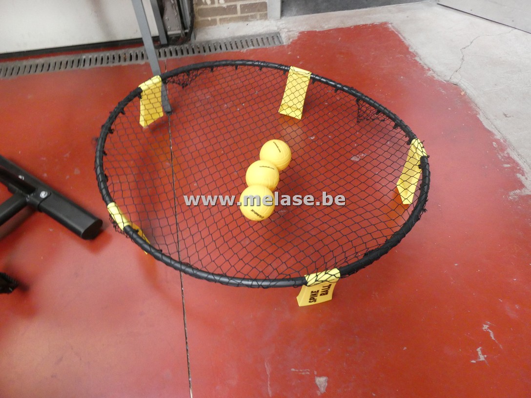Spike ball