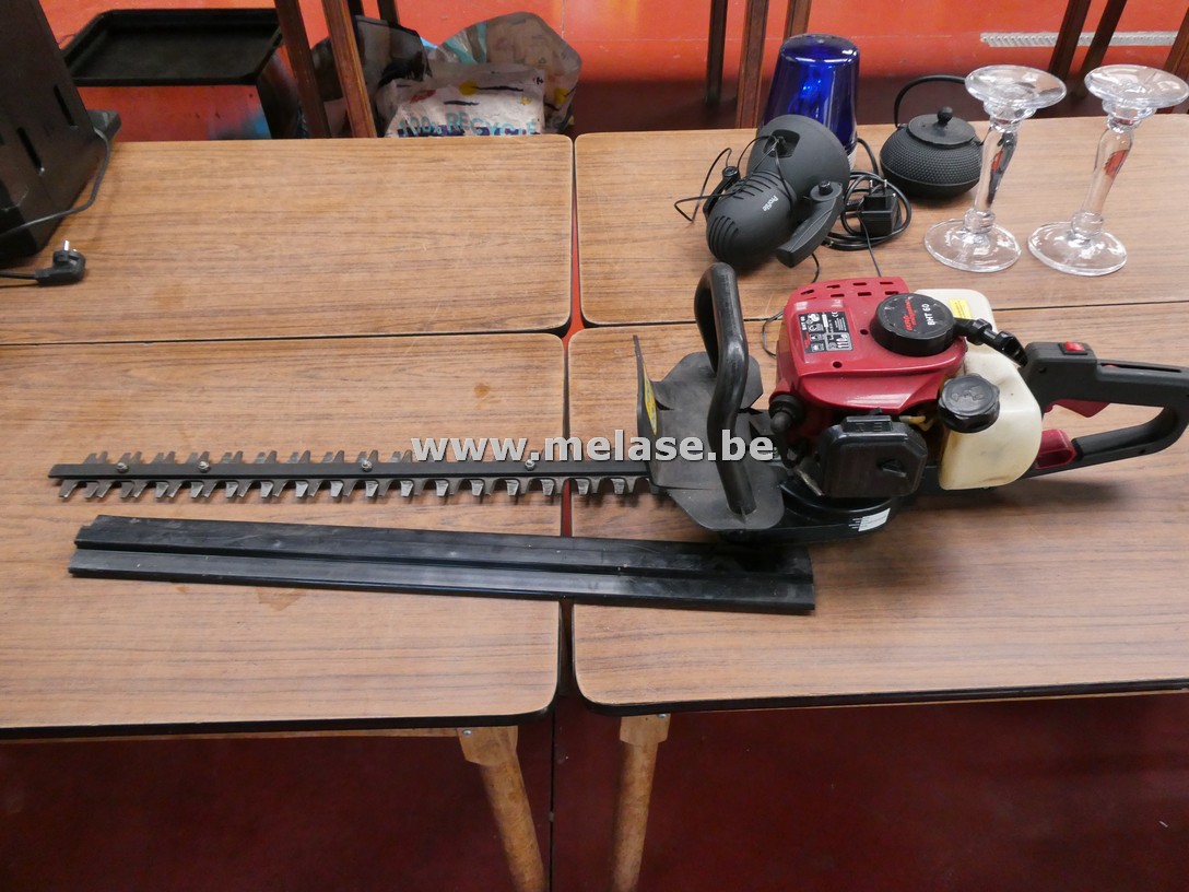 Heggeschaar "Ikra Mogatec BHT60"