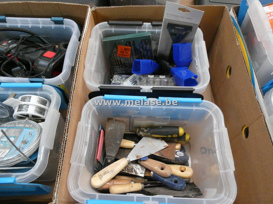 Doos divers gereedschap
