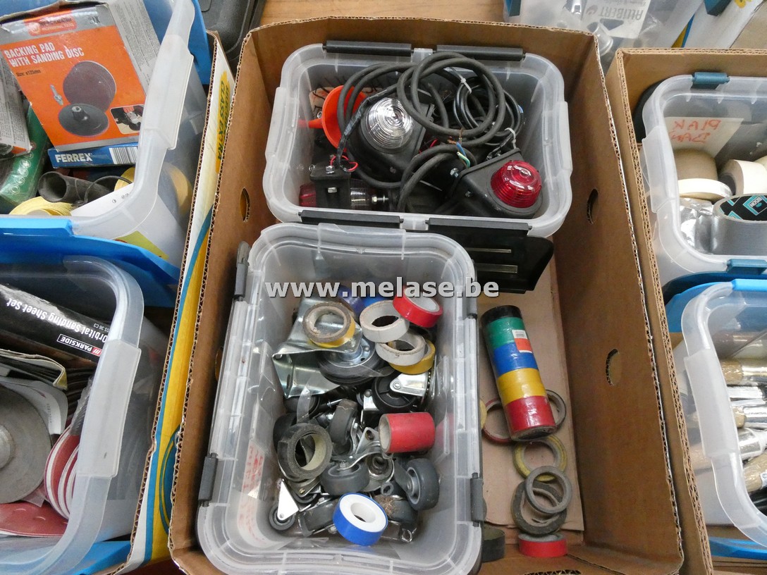 Doos divers gereedschap