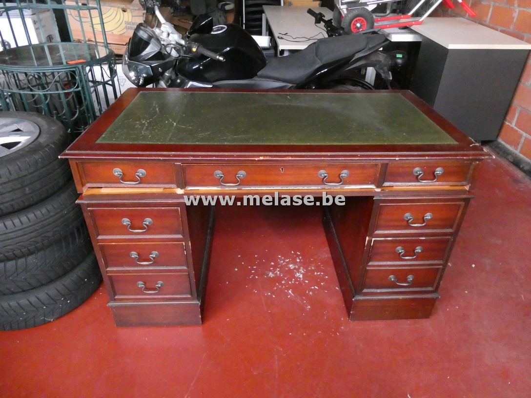 Klassieke Engelse "Chesterfield" bureau
