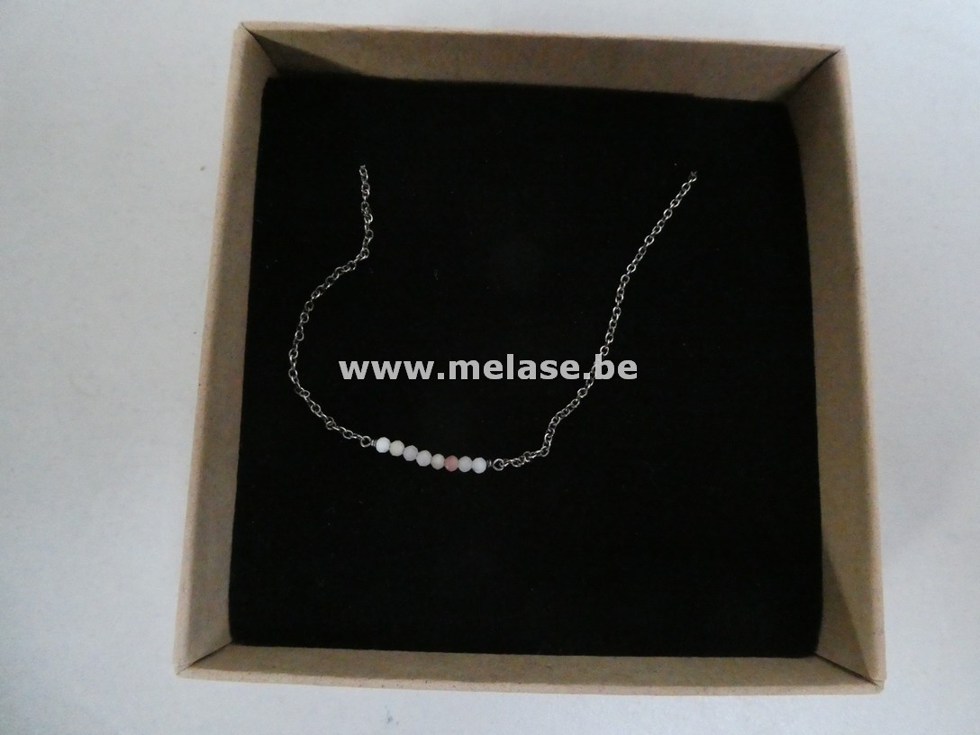 Halsketting "wit-roze bolletjes"