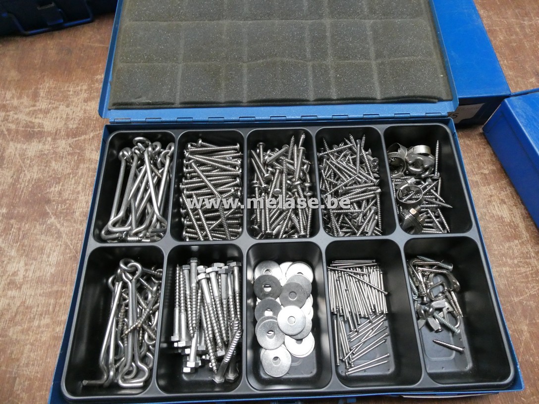 Metalen bakje "Schroeven en haakjes"