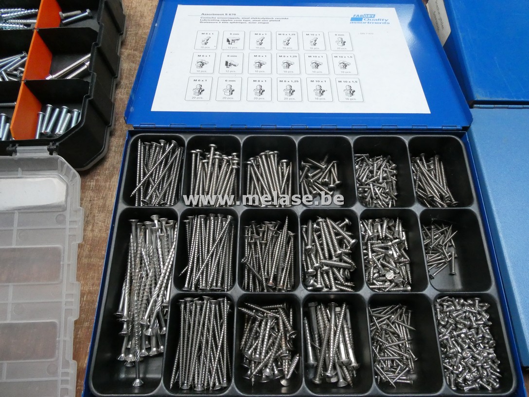 Metalen bakje "Schroeven"