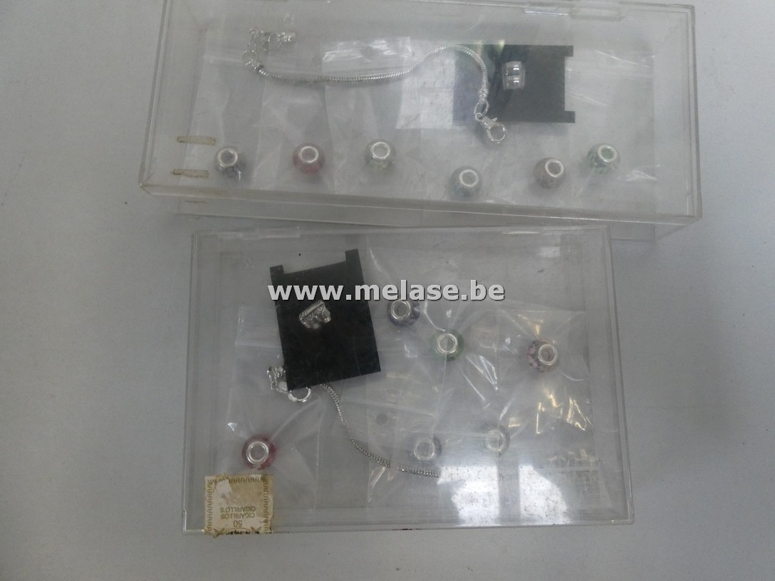 Armbanden met bedels