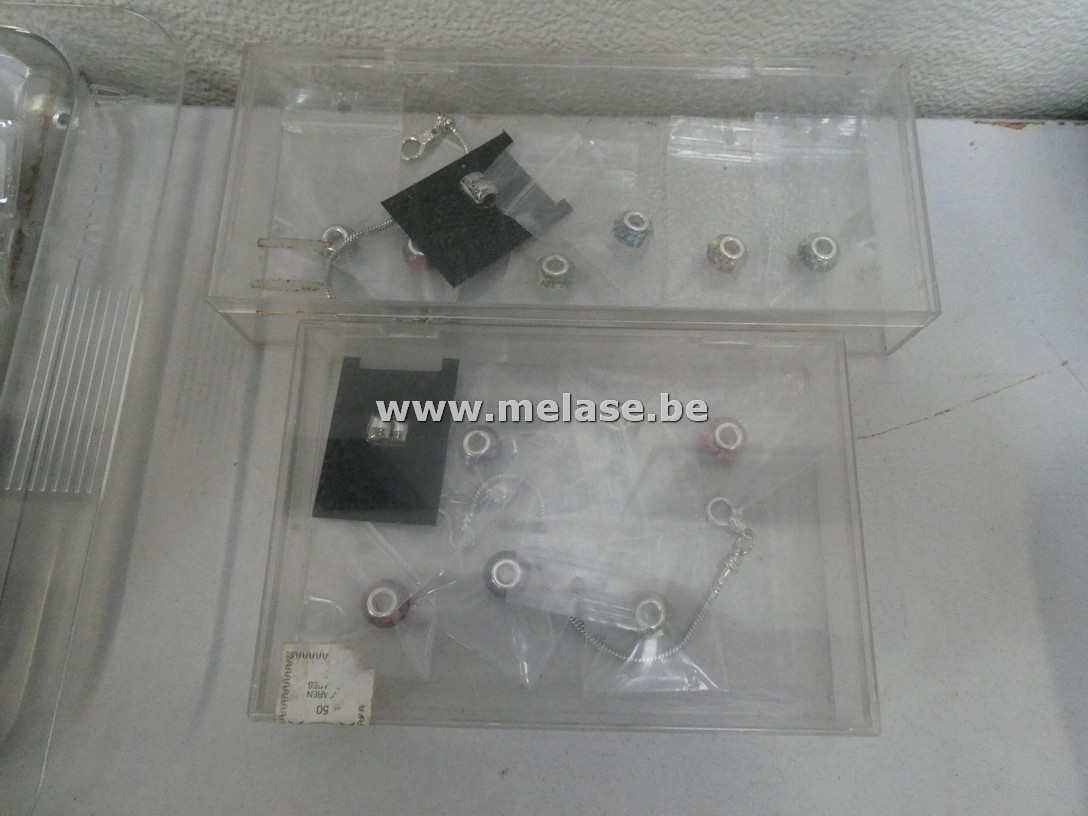 Armbanden met bedels