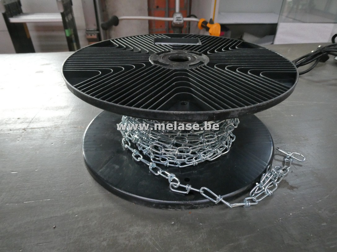 Metalen ketting op rol