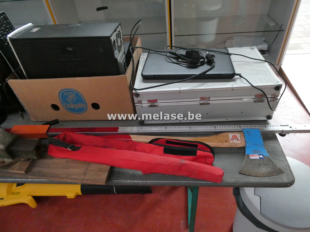 Bijl en grote meetlat