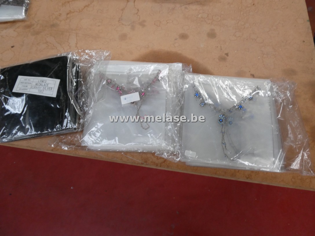 Halskettingen "met steentjes"