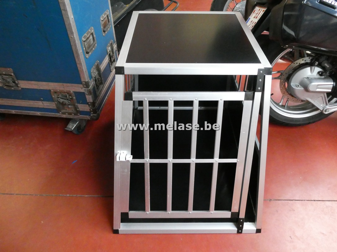 Metalen transportbench voor in de auto