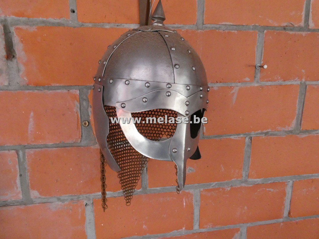 Replica van een "Gjermundbu-vikinghelm"