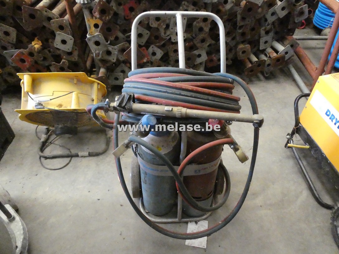 Flessenkar met 2 gasflessen