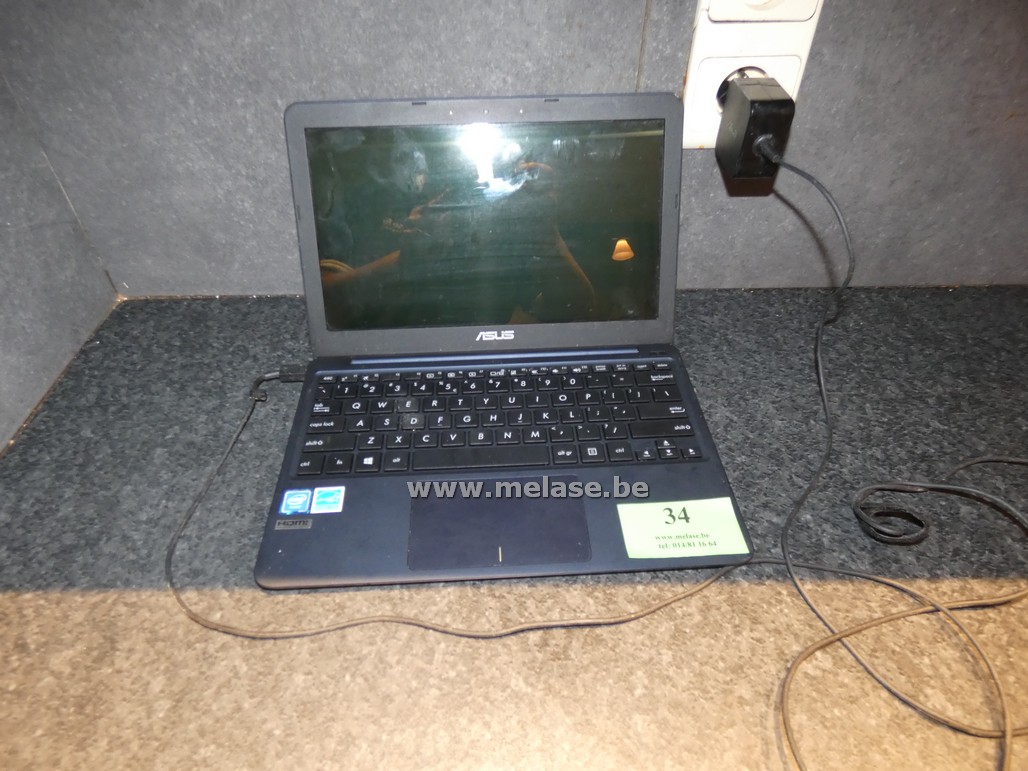 Mini laptop "Asus"