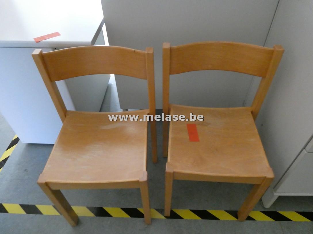 Houten stoelen
