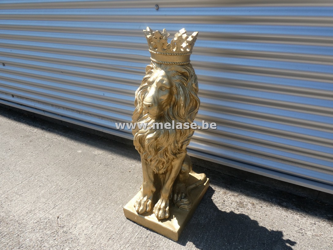 Beeld "gouden leeuw met kroon"